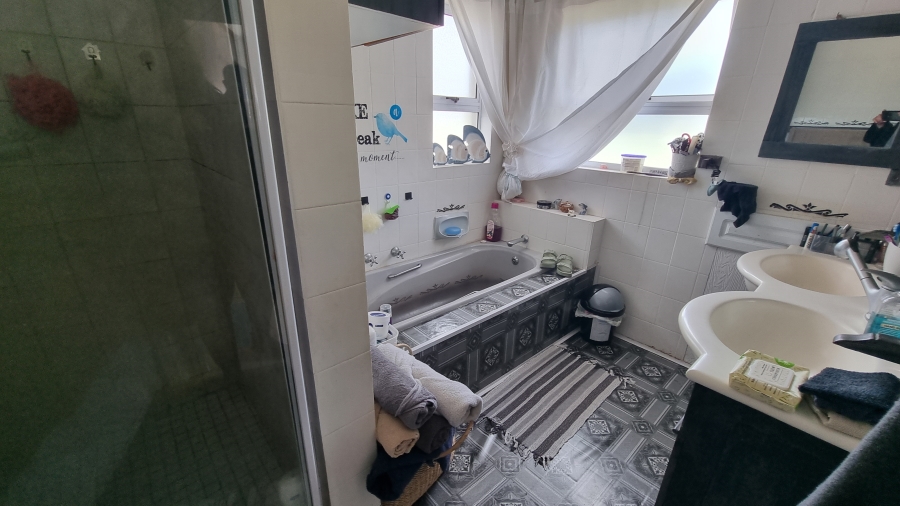 8 Bedroom Property for Sale in Die Bos Western Cape